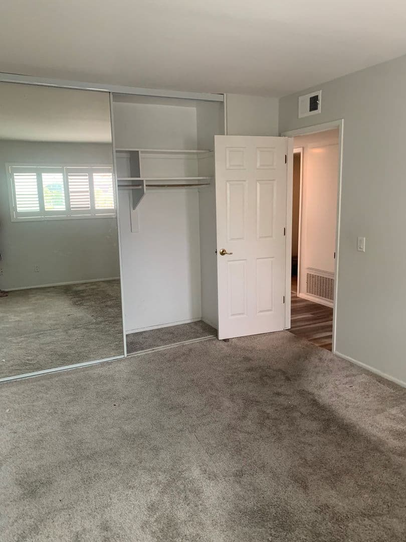 Carlsbad Condo: 4517 Cove Dr. Apt. 2