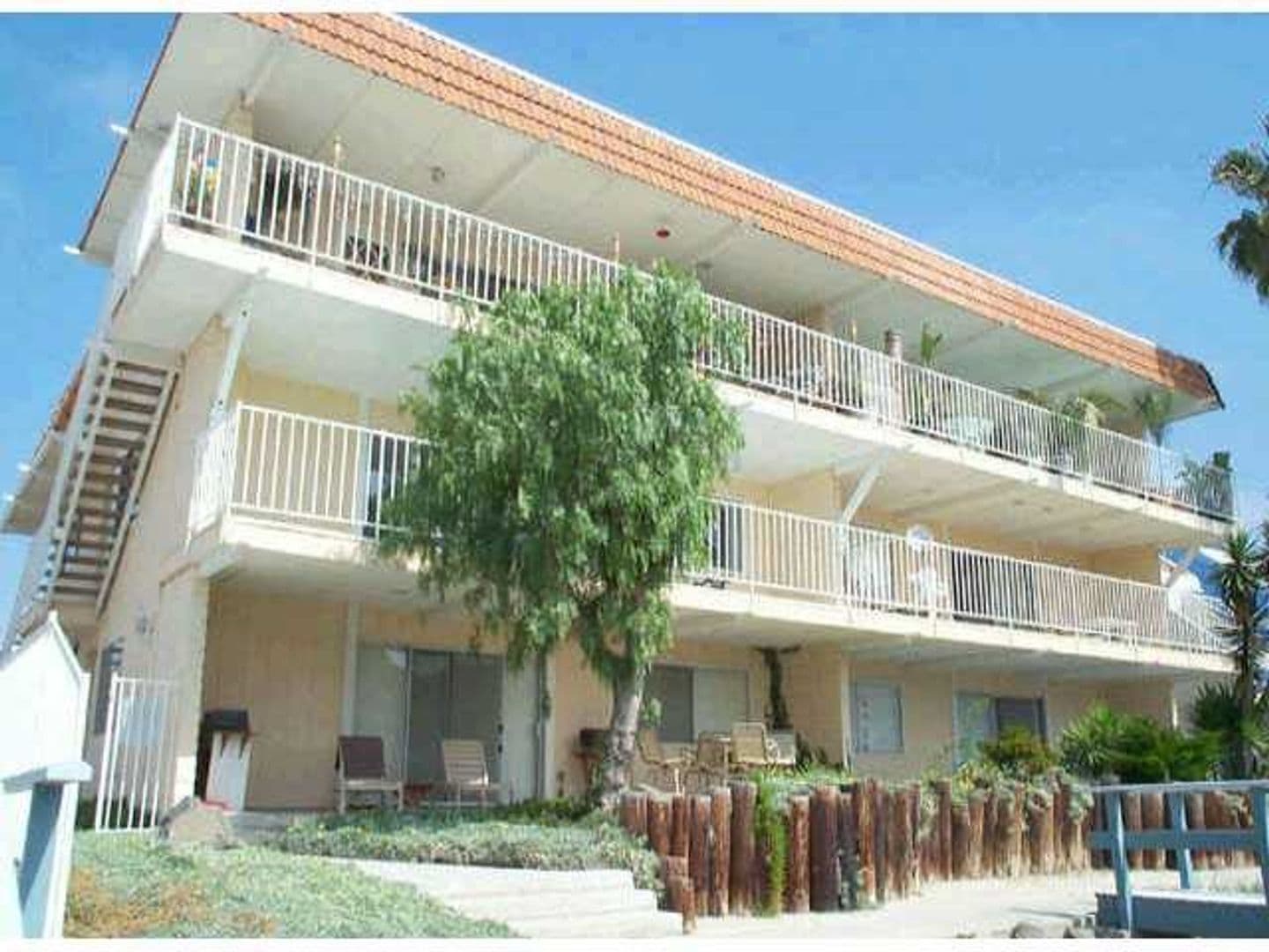 Carlsbad Condo: 4517 Cove Dr. Apt. 2