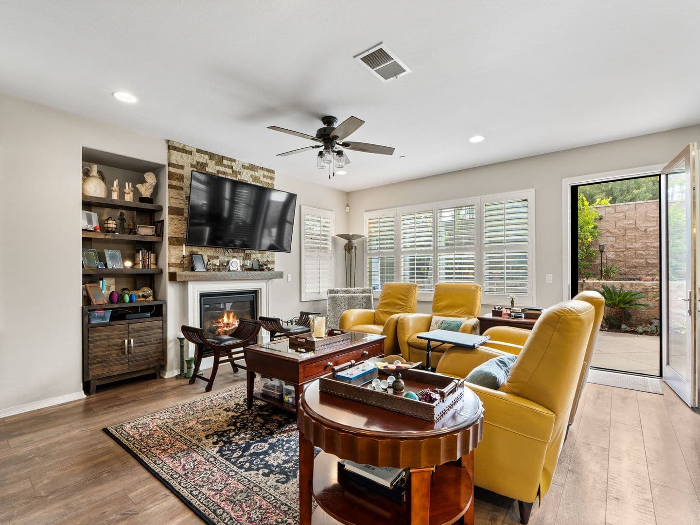 Vista House: 2073 White Alder Ln