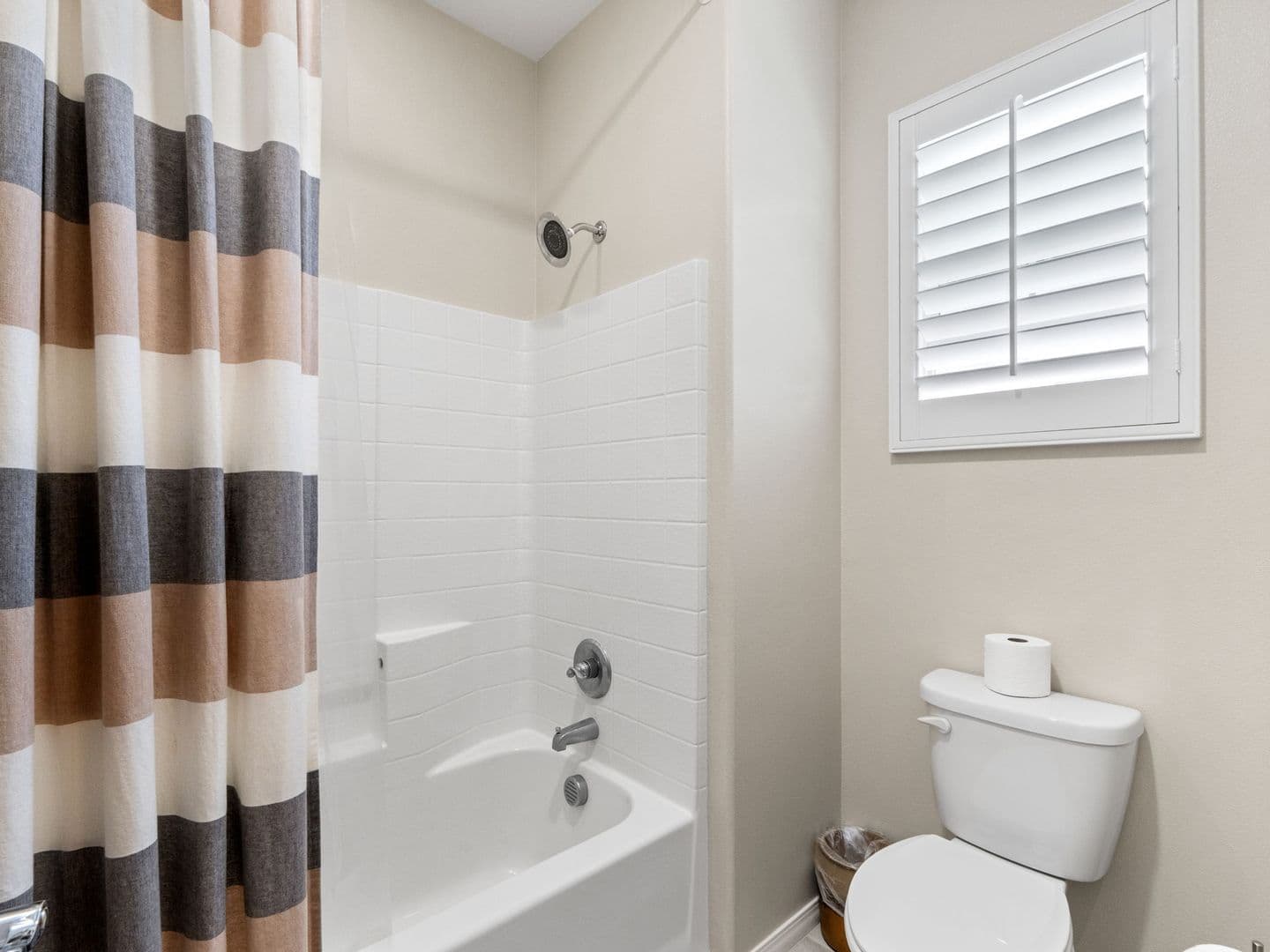 Vista House: 2073 White Alder Ln