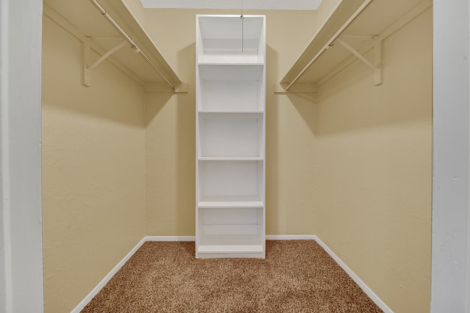 El Paso Apartment: 5500 Confetti Drive