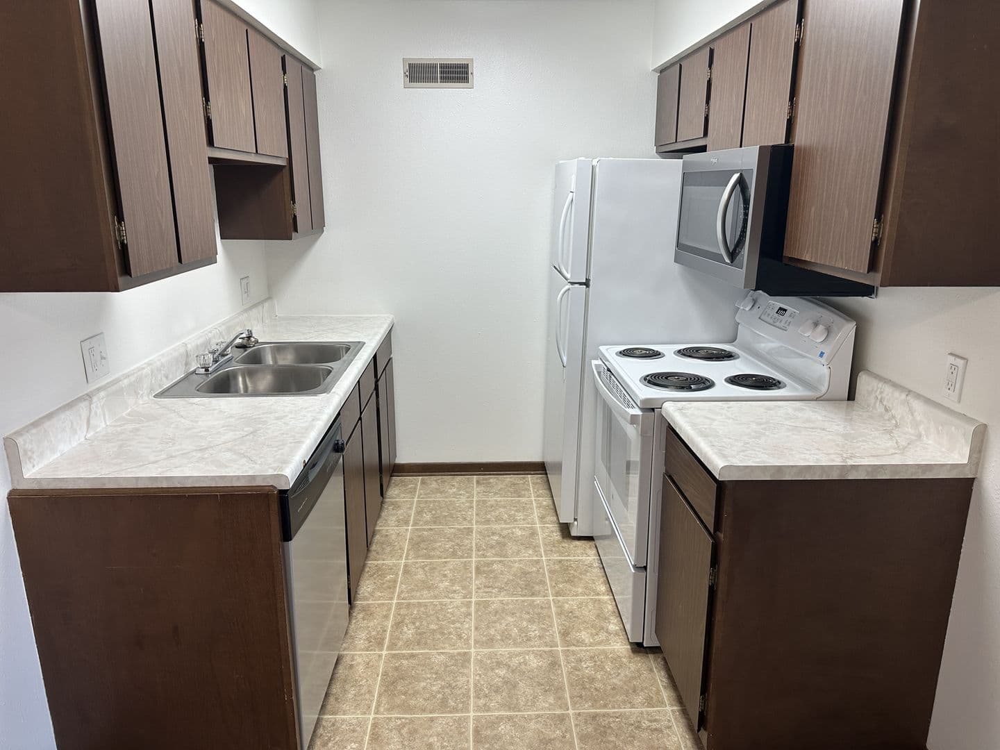 Boone Apartment: 221 Cpl Roger Snedden Dr