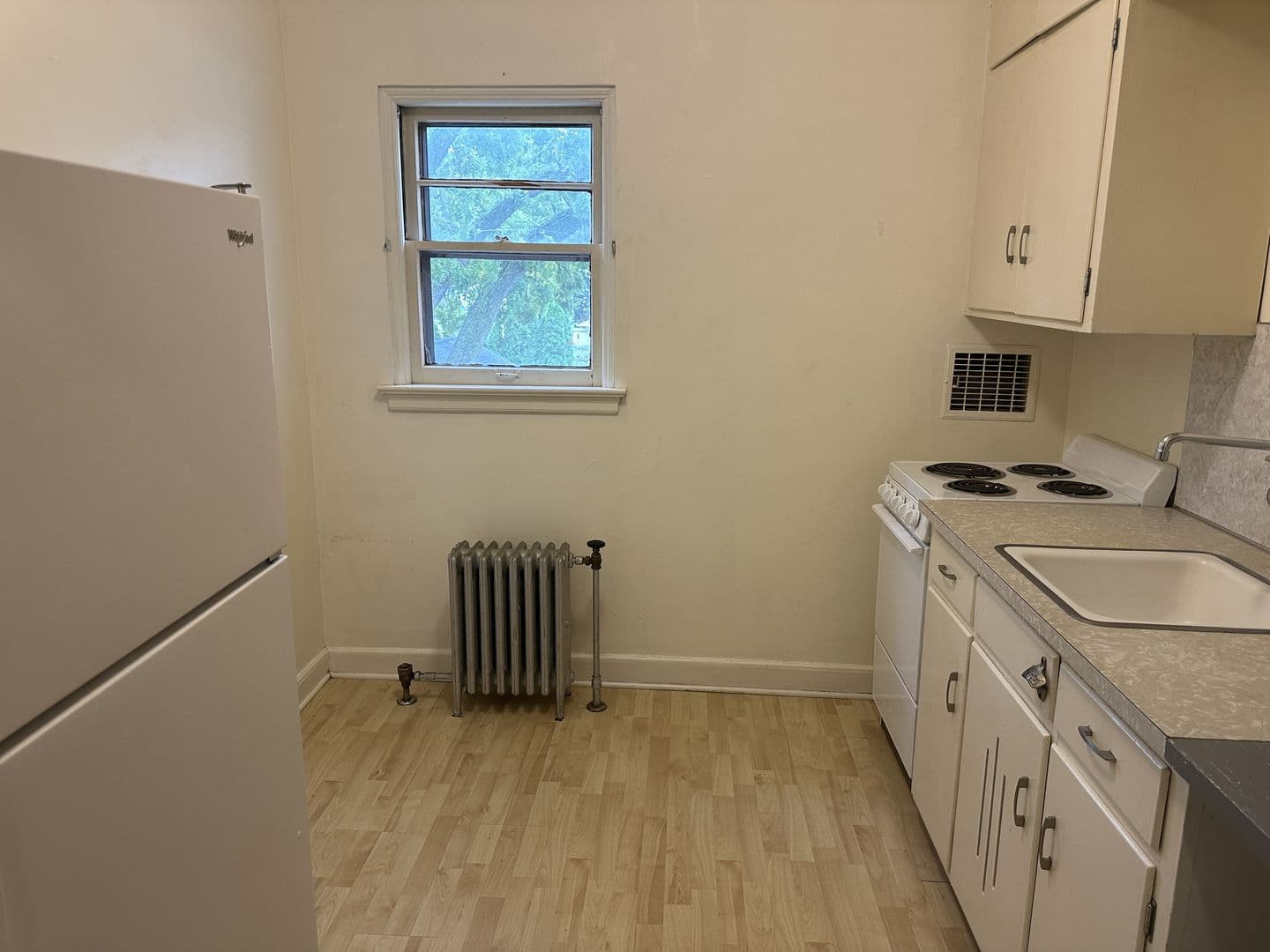Boone Apartment: 528 6th Street