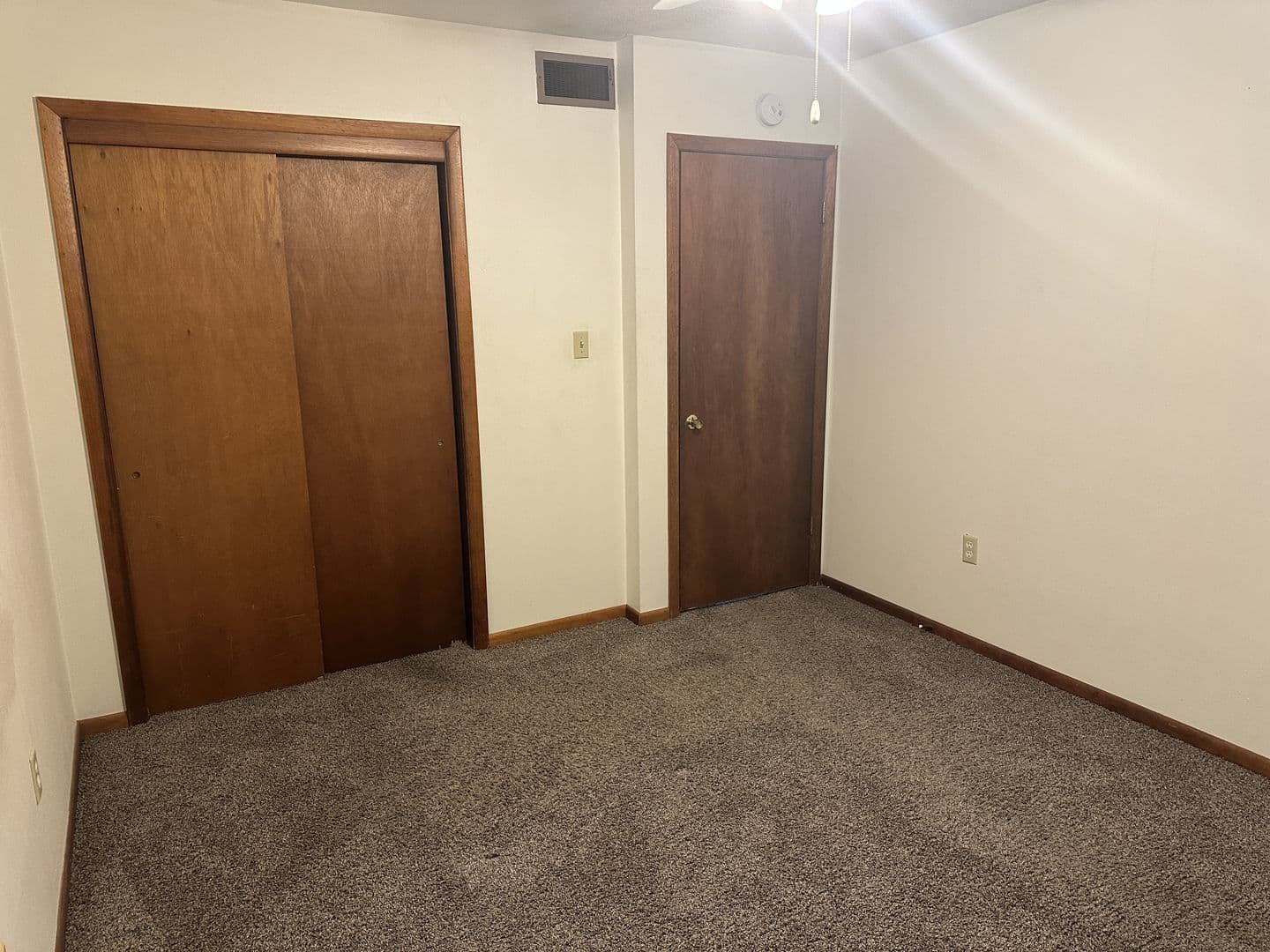 Boone Apartment: 1003 - 1005 Parkway Drive