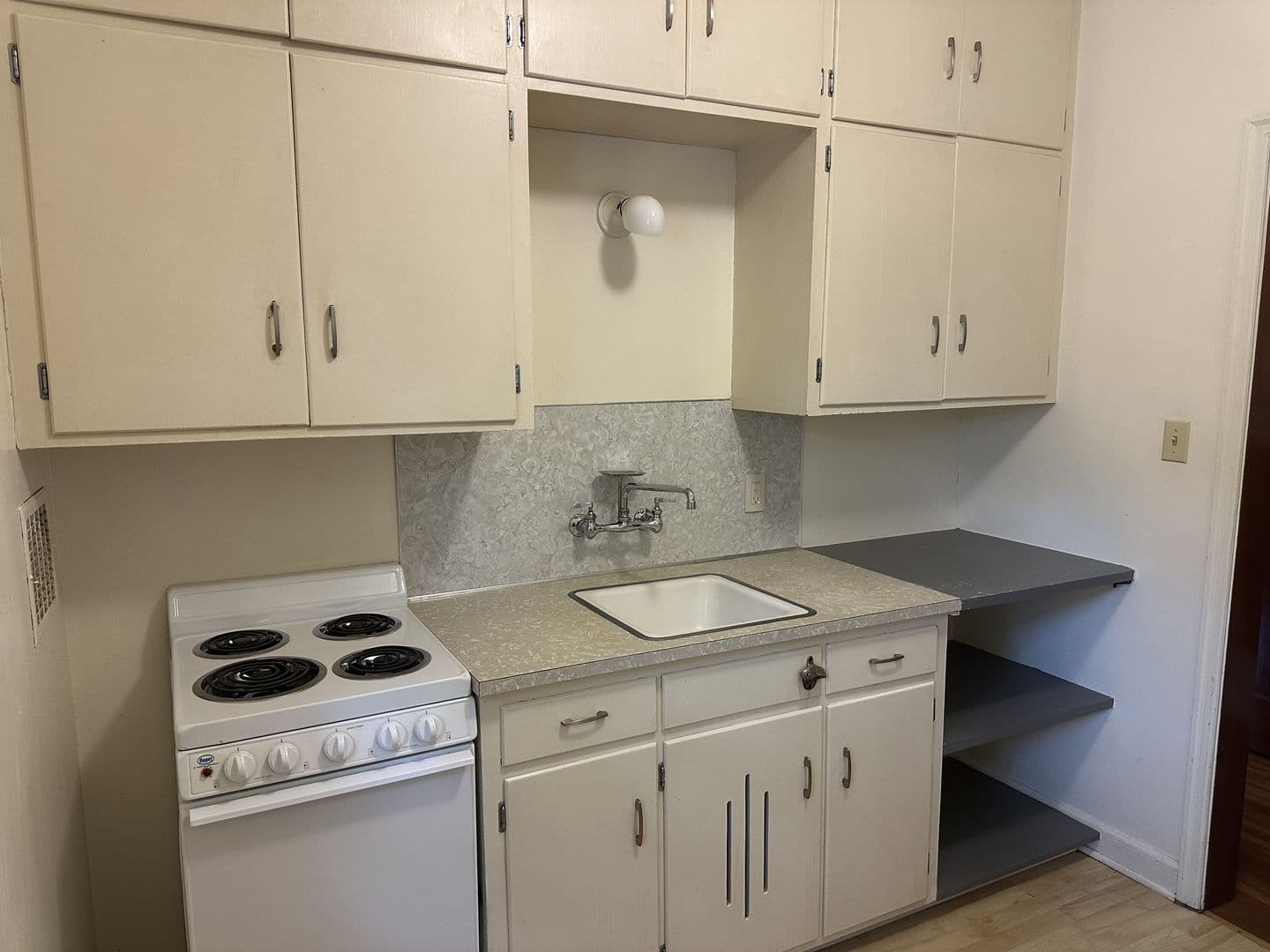 Boone Apartment: 528 6th Street