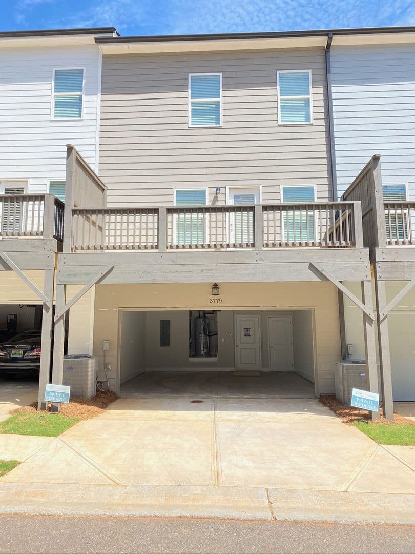 Doraville House: 3779 Oxford Circle