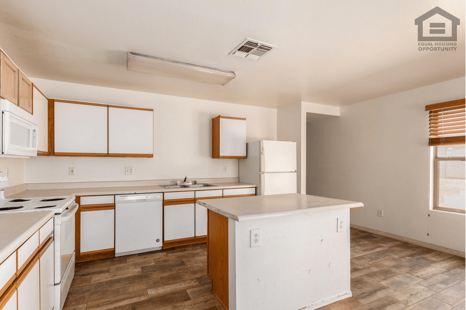El Mirage House: 11762 W Main St