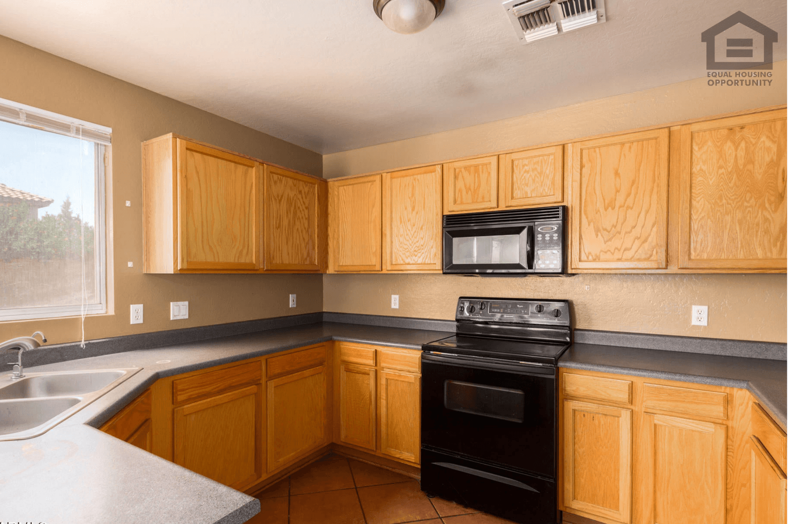 El Mirage House: 12221 W Aster Dr