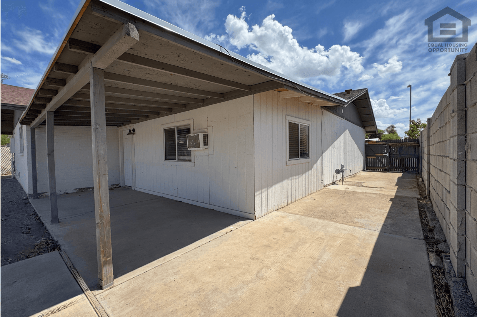 Chandler House: 936 E Flint St