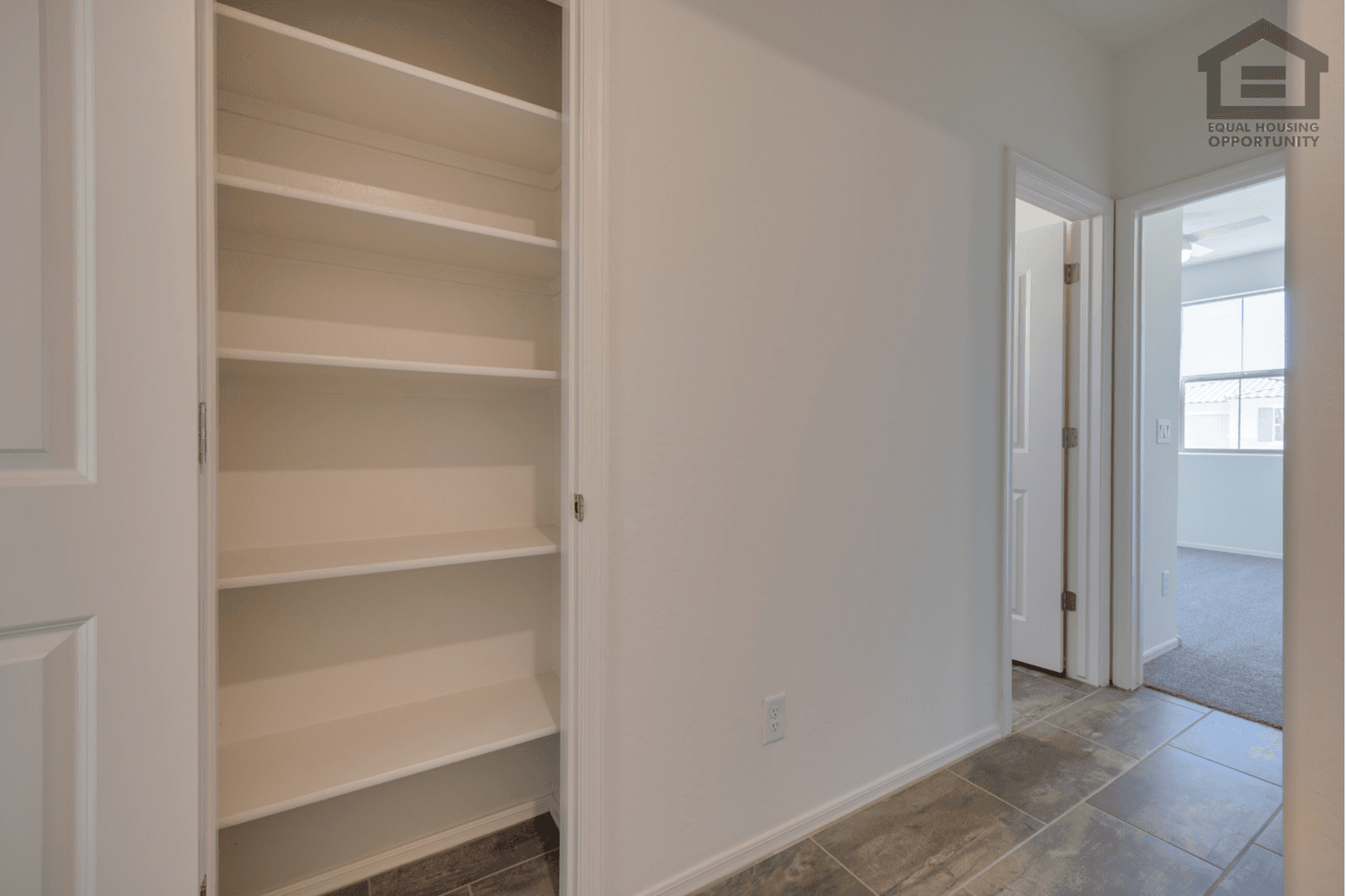 Glendale House: 12338 W Belmont Ave