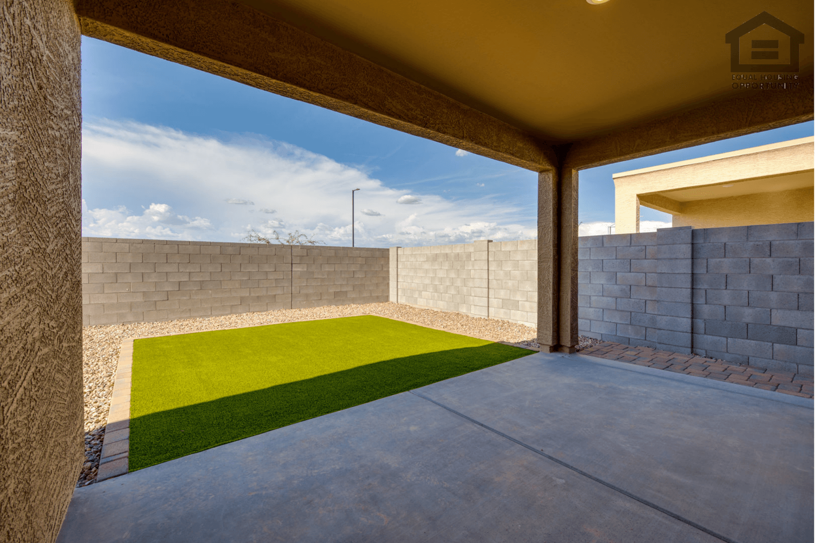 Glendale House: 12338 W Belmont Ave