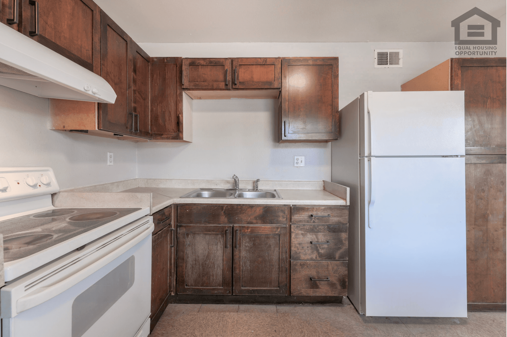 Phoenix Apartment: 15605 N 29th St