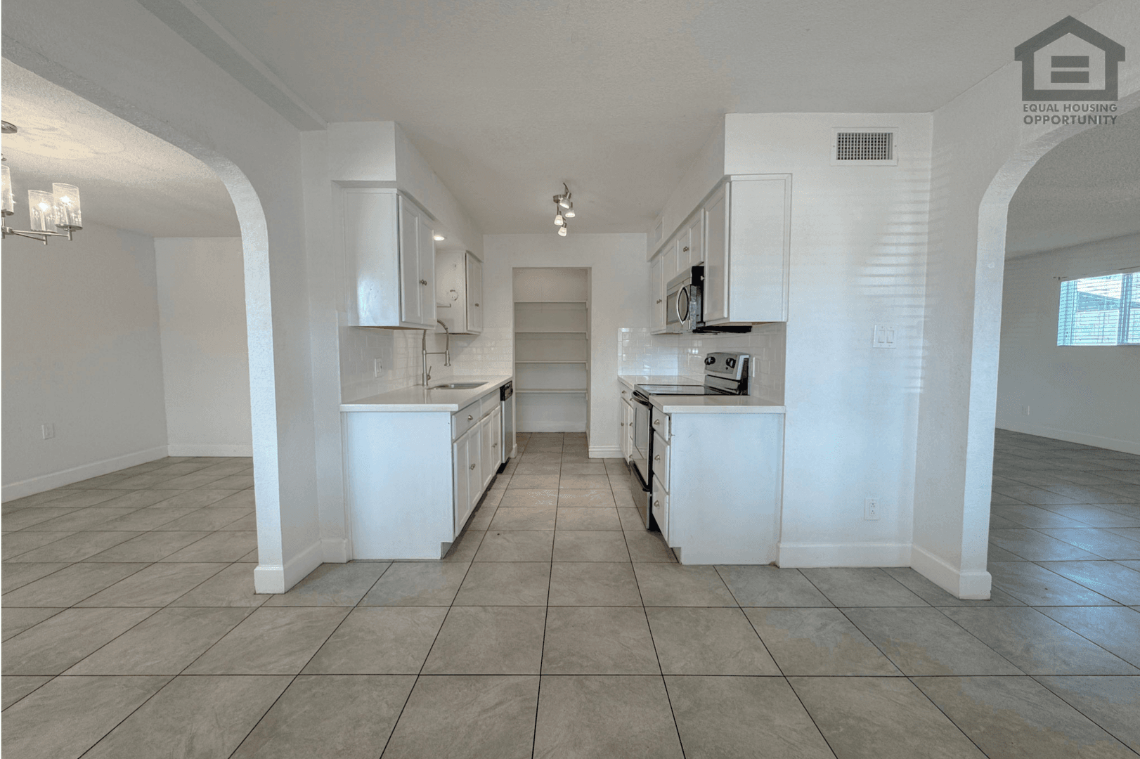 Chandler House: 936 E Flint St