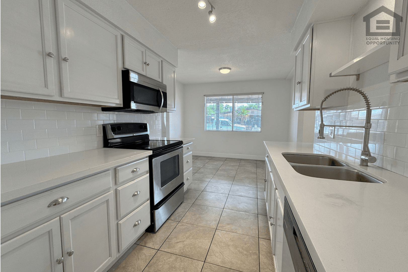 Chandler House: 936 E Flint St