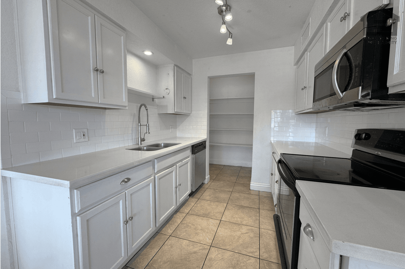 Chandler House: 936 E Flint St