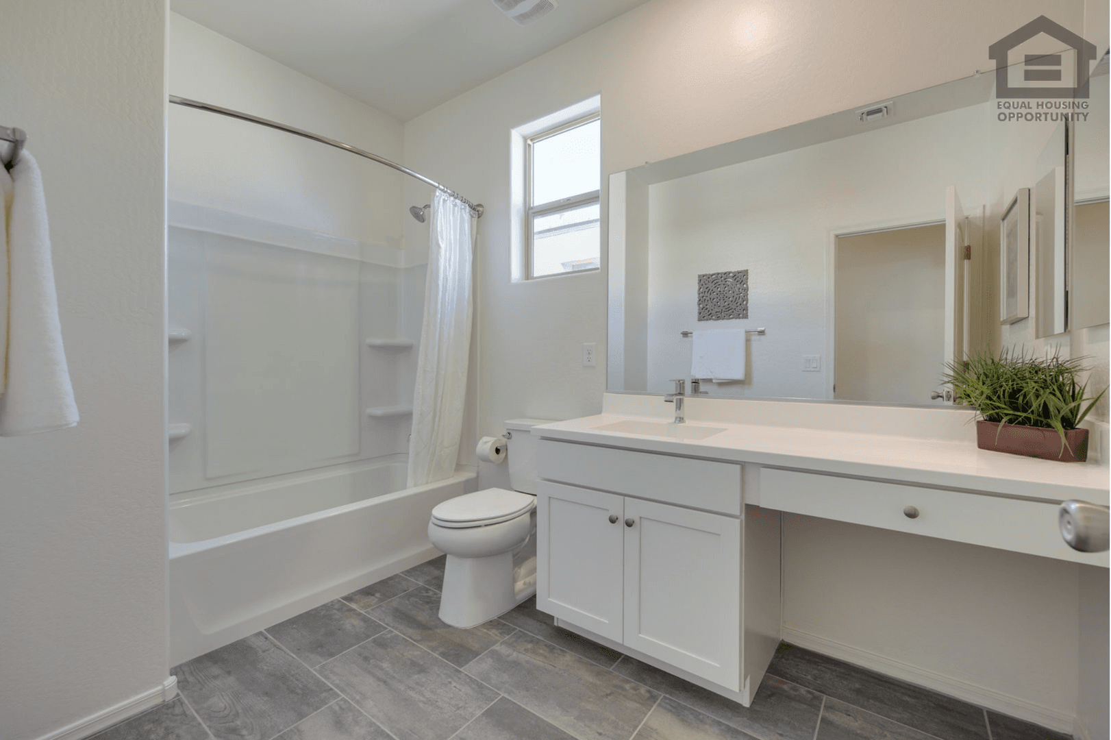 Glendale House: 12338 W Belmont Ave