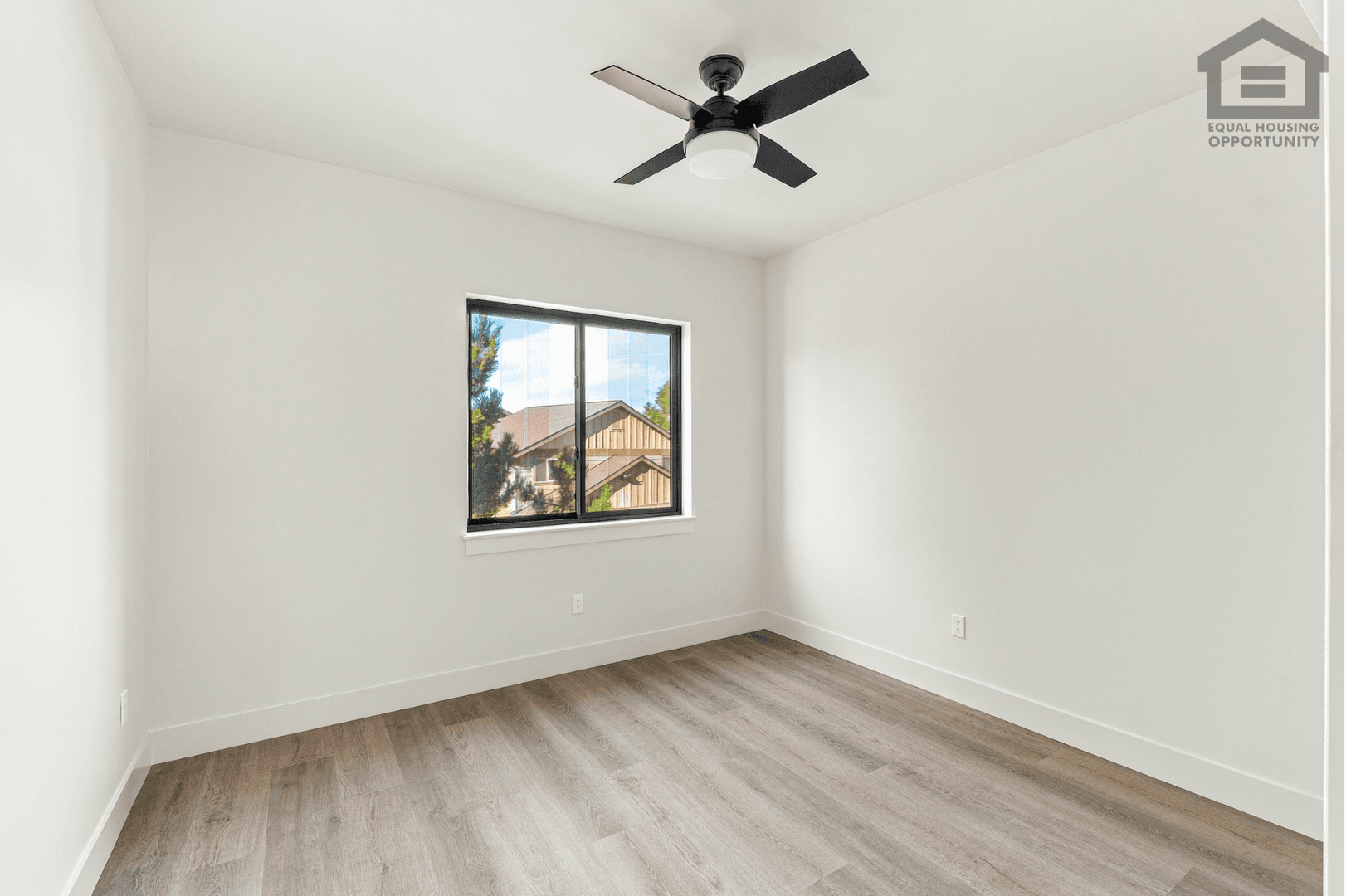 Redmond Apartment: 2035 SW Umatilla Ave