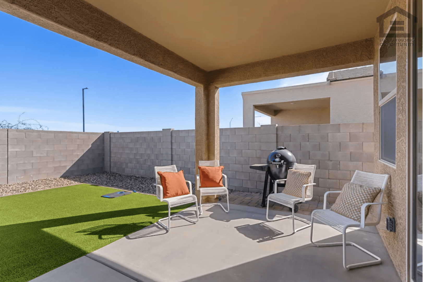 Glendale House: 12338 W Belmont Ave