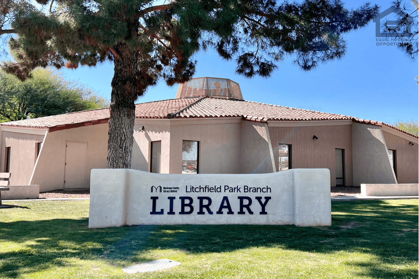 Glendale House: 12338 W Belmont Ave