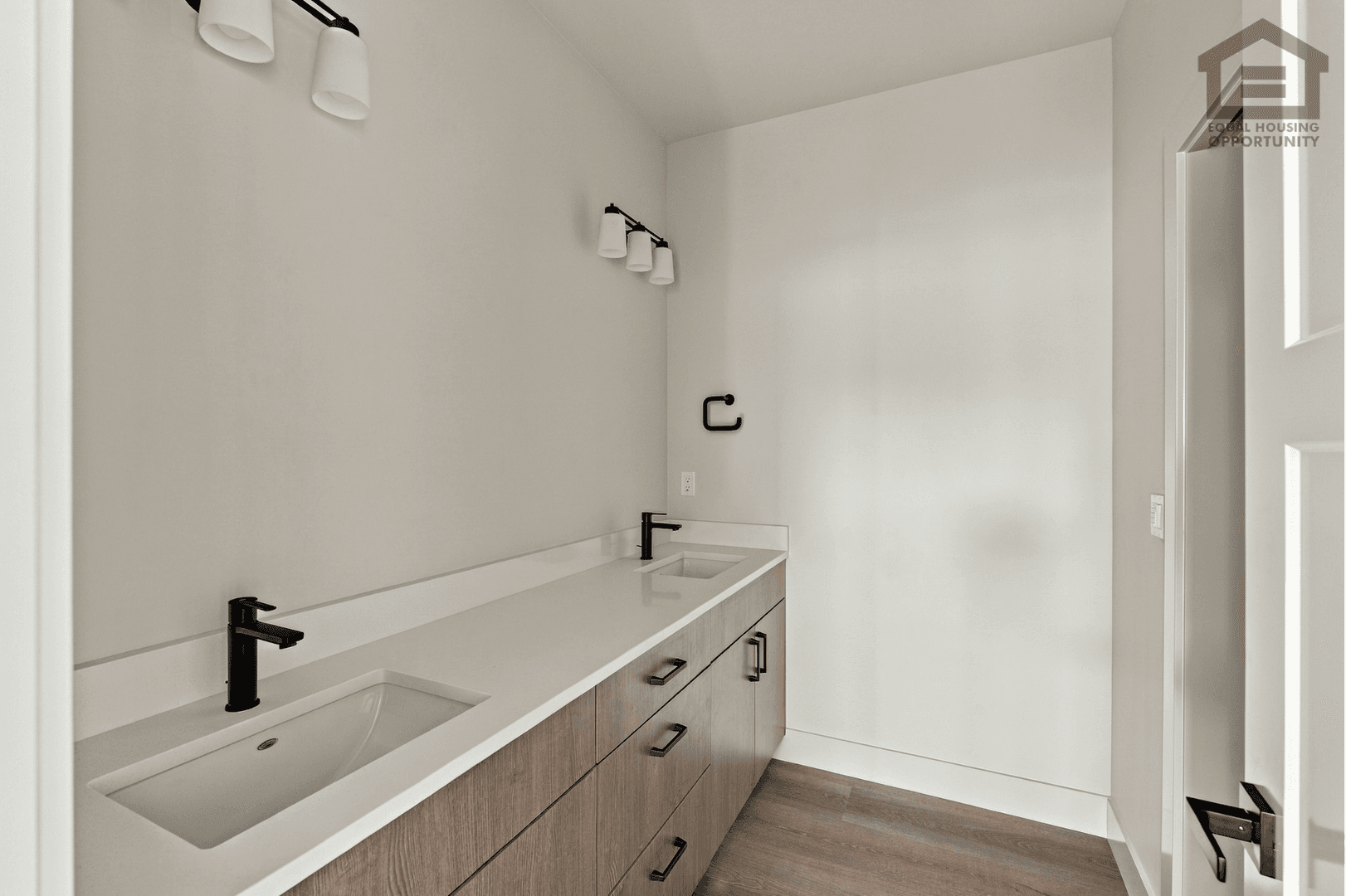 Redmond Apartment: 2035 SW Umatilla Ave