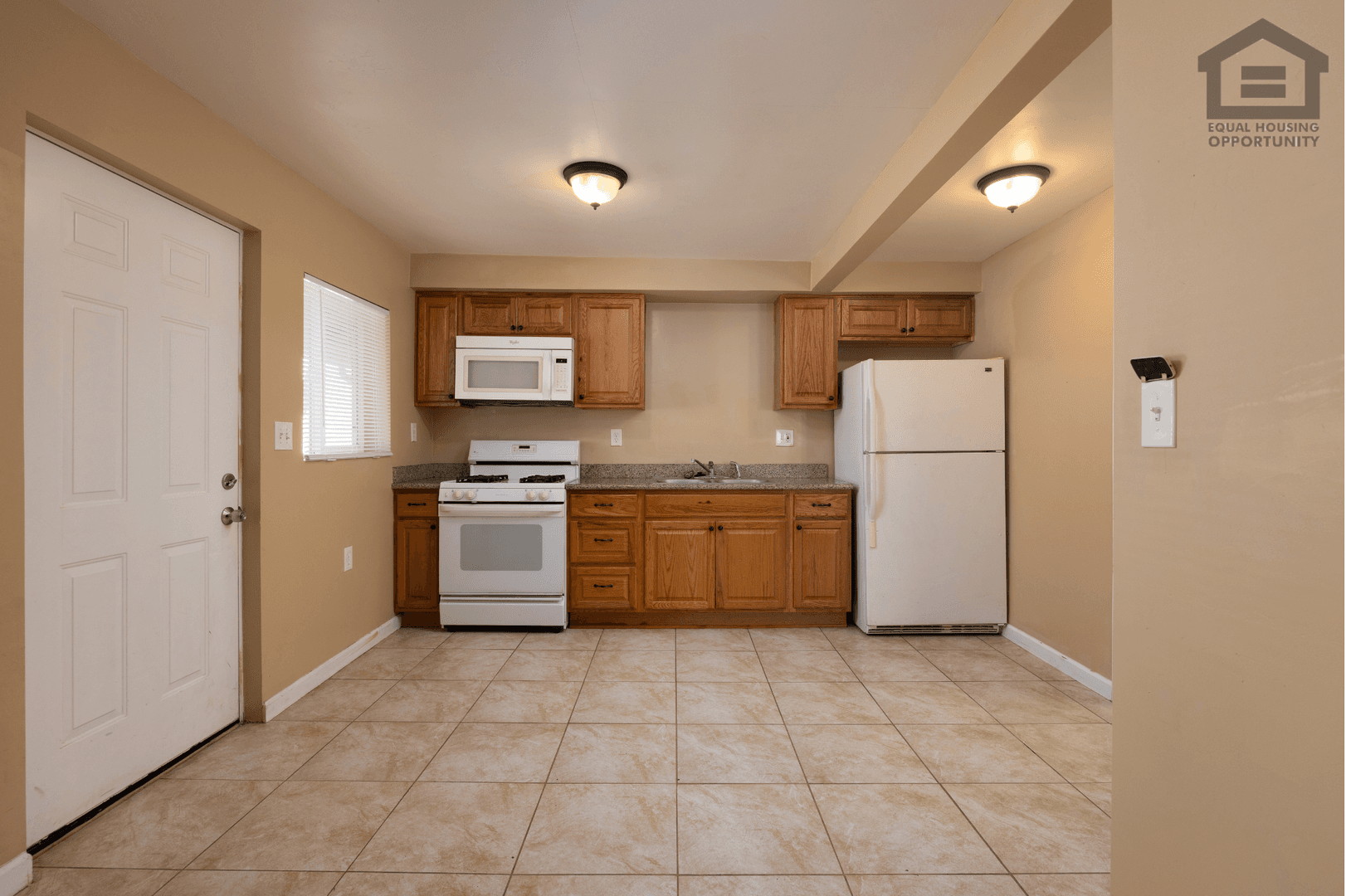 Phoenix Apartment: 2501 W Belmont Ave