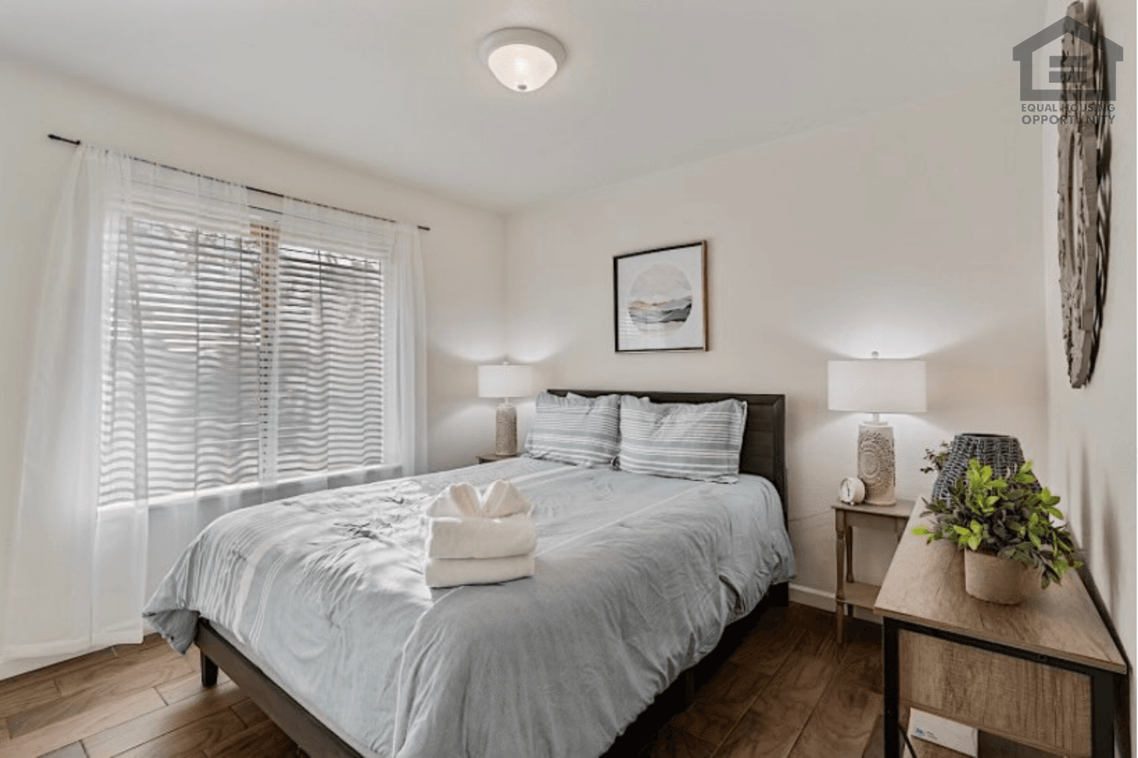 Phoenix House: 1 W Piute Ave
