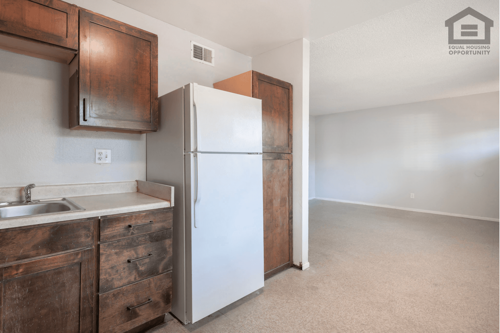 Phoenix Apartment: 15605 N 29th St