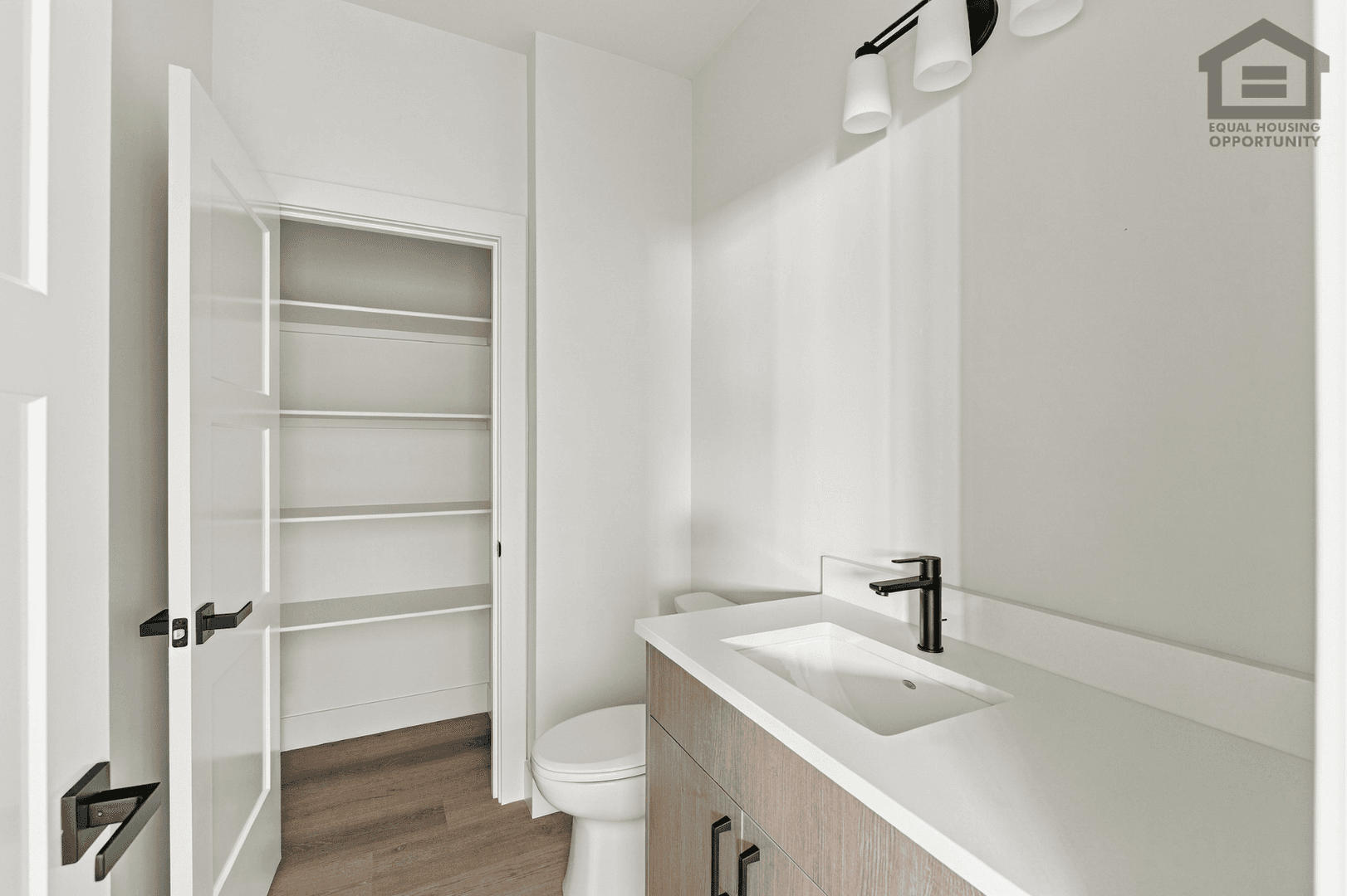 Redmond Apartment: 2035 SW Umatilla Ave