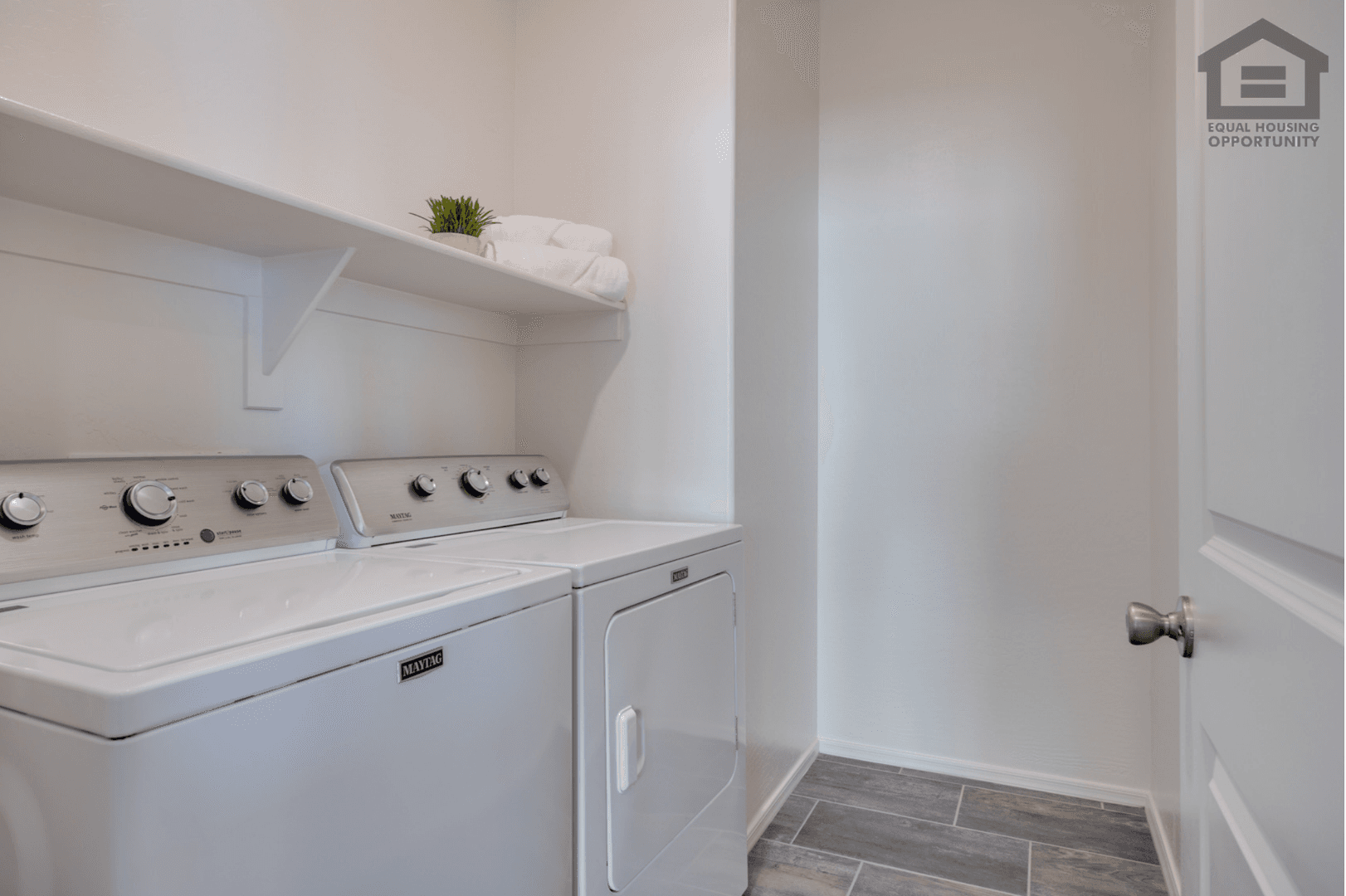 Glendale House: 12338 W Belmont Ave