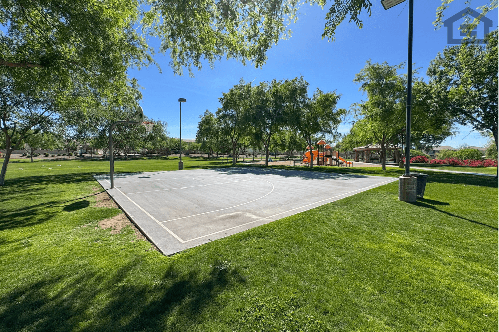 Glendale House: 12338 W Belmont Ave