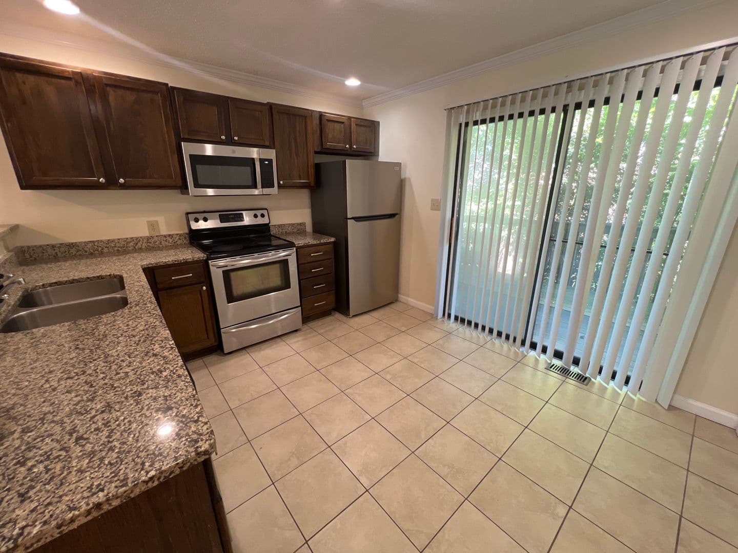 Athens House: 170 Northview Drive #3