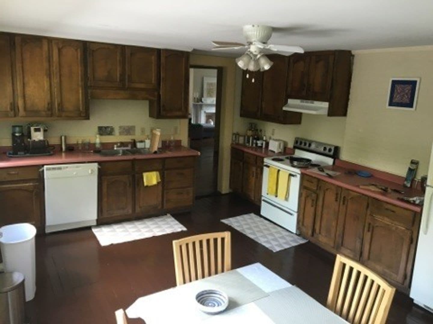 Athens Apartment: 235 Hill St.