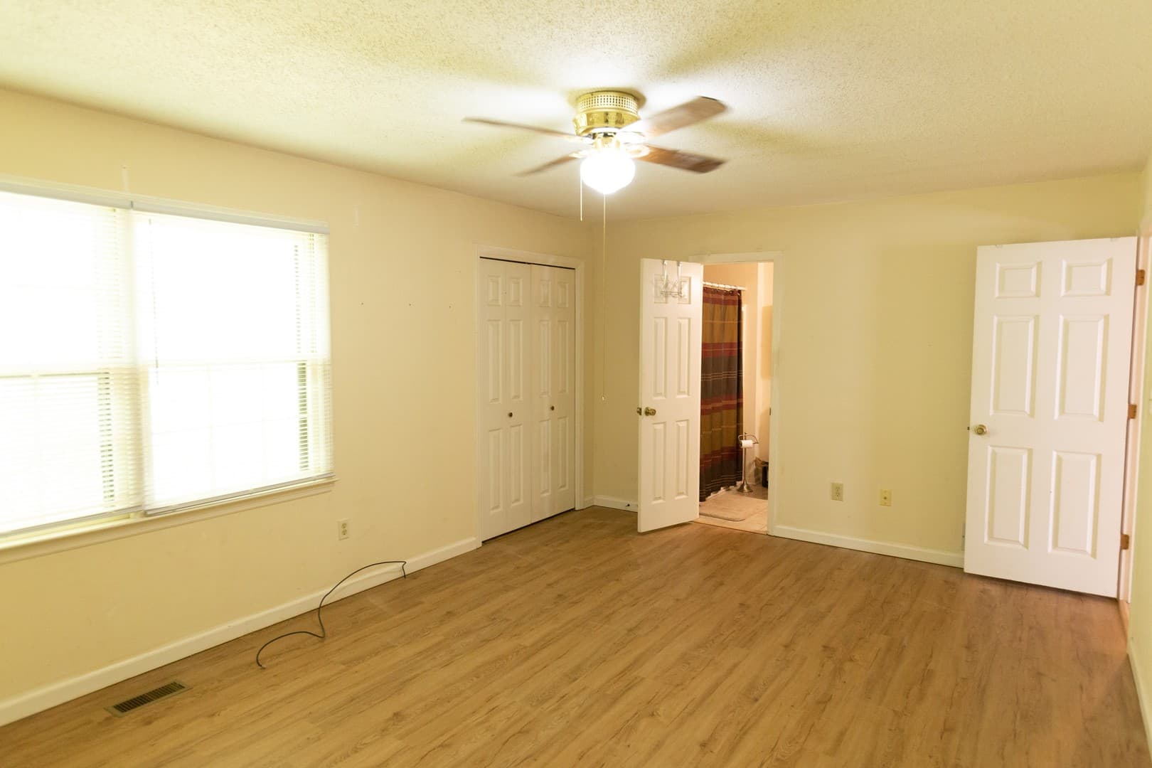 Athens House: 225 Holcomb Dr.