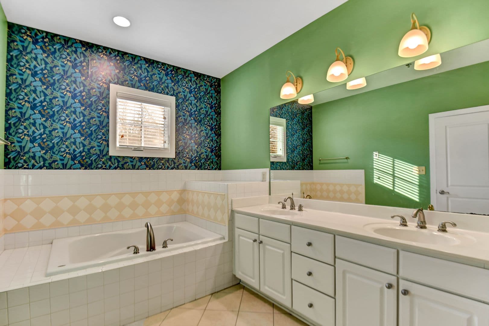 Athens Condo: 310 Research Dr. # 1001