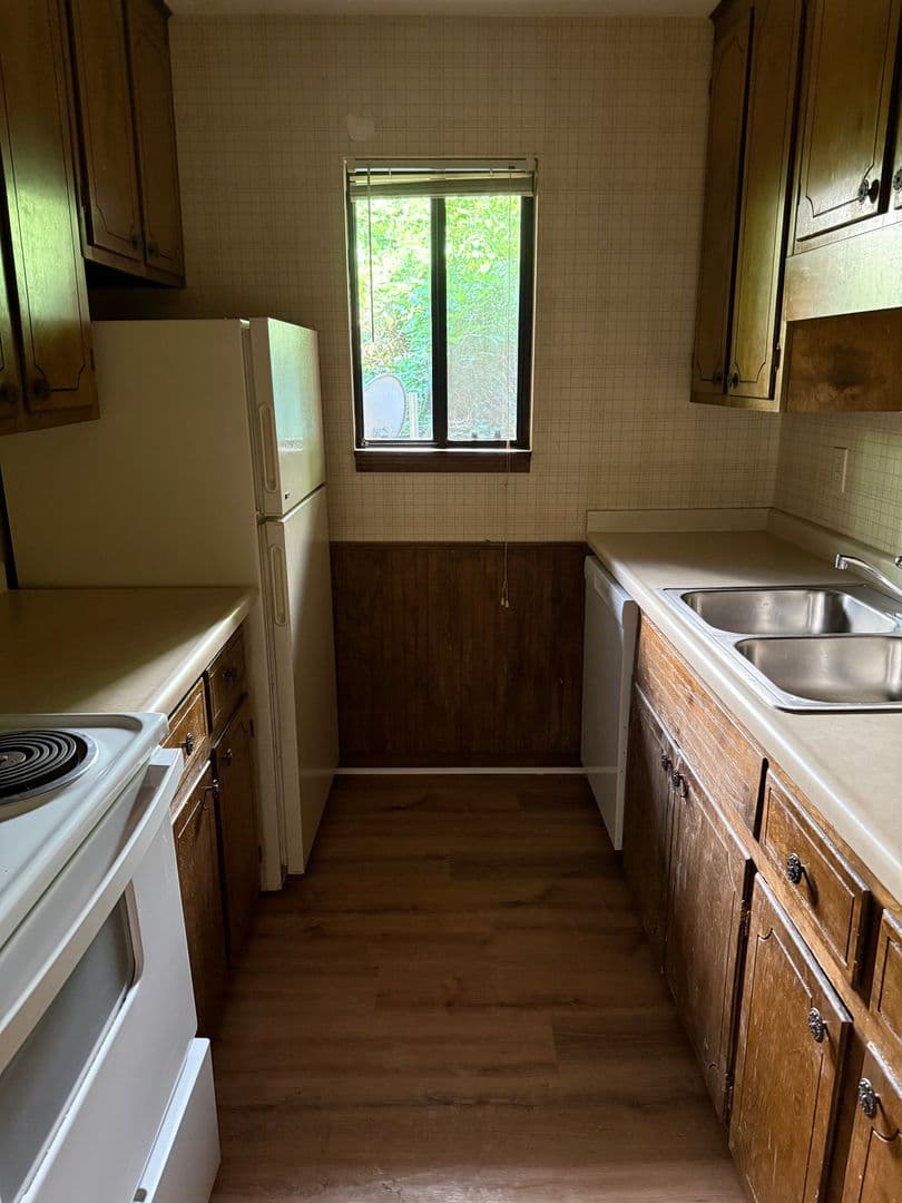 Athens House: 297 Peabody Street # 4