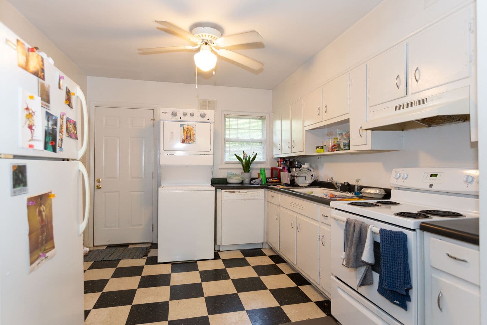 Athens Apartment: 645 Boulevard