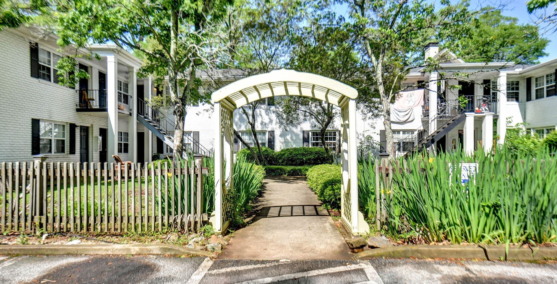 Athens Apartment: 645 Boulevard