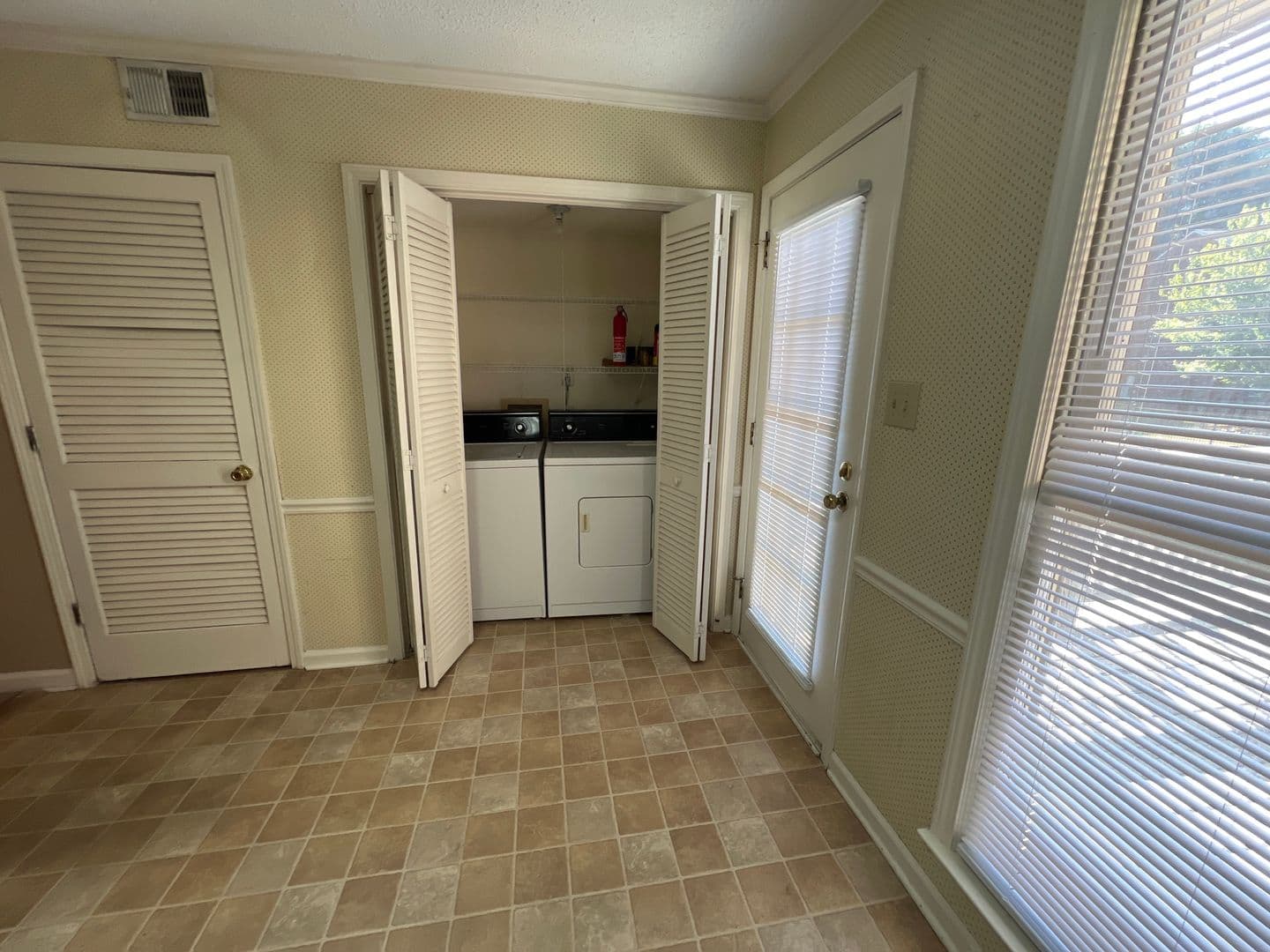Athens Townhome: 935 Baxter Street #14