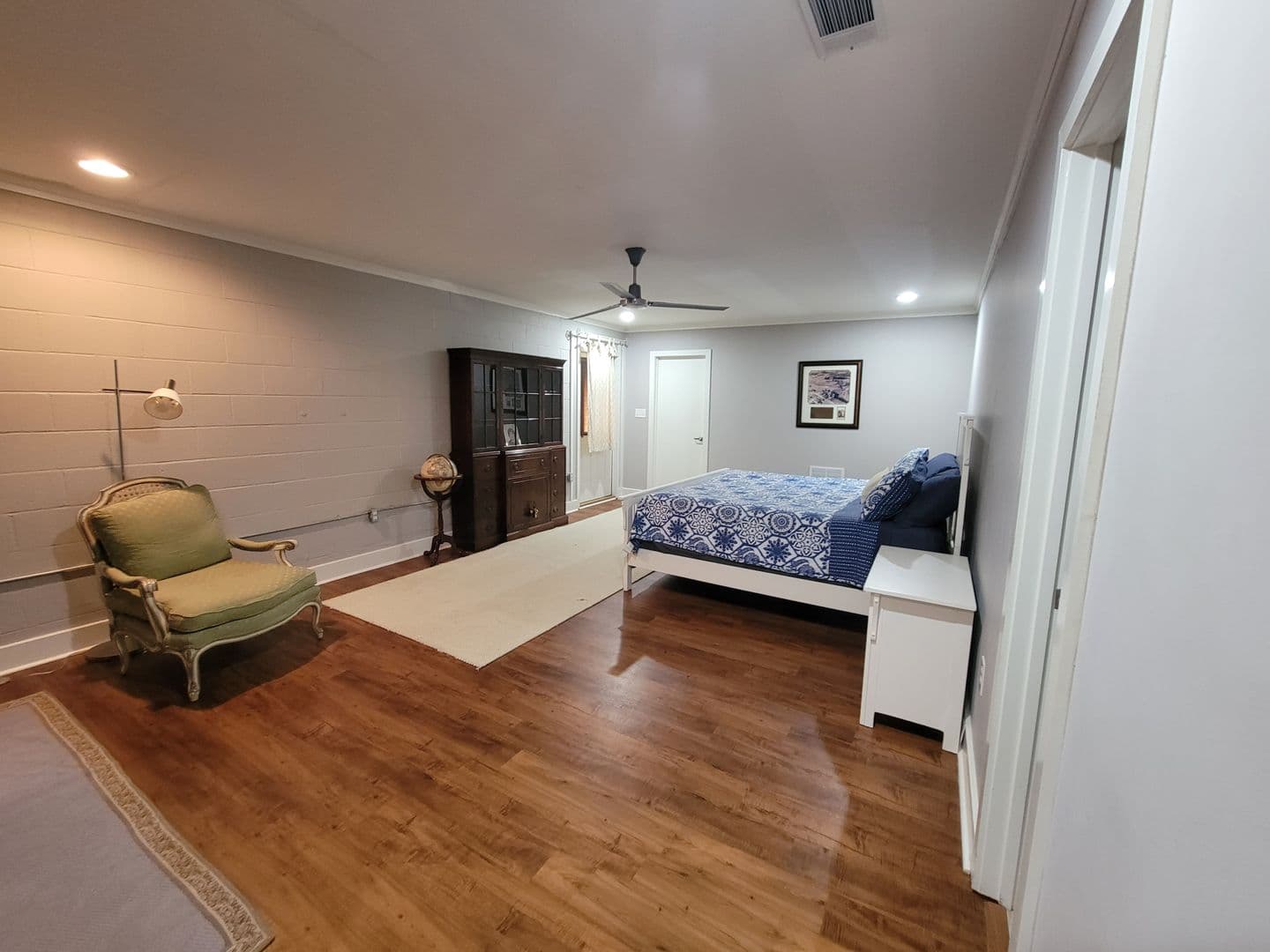 Athens House: 125 Boulevard
