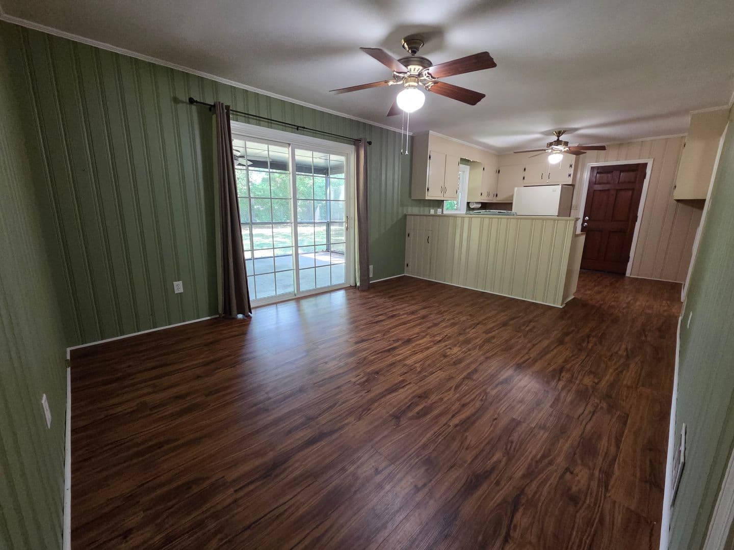 Athens House: 141 College Circle