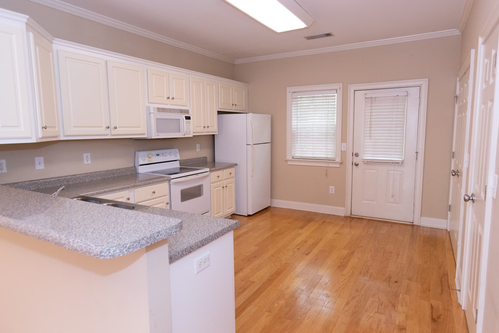 Athens Townhome: 460 Barnett Shoals Rd. Unit B2
