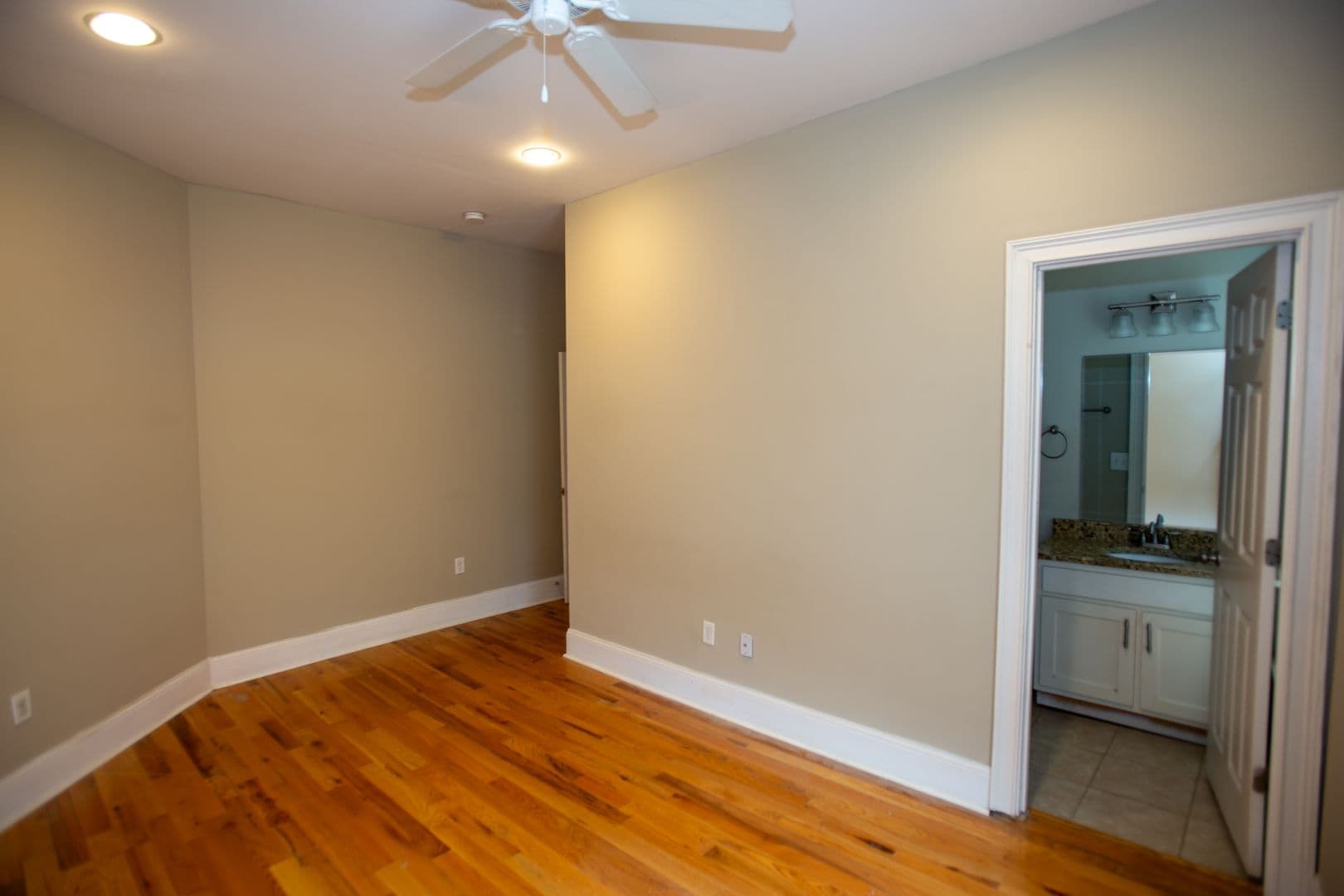 Athens House: 174 College Avenue Unit A