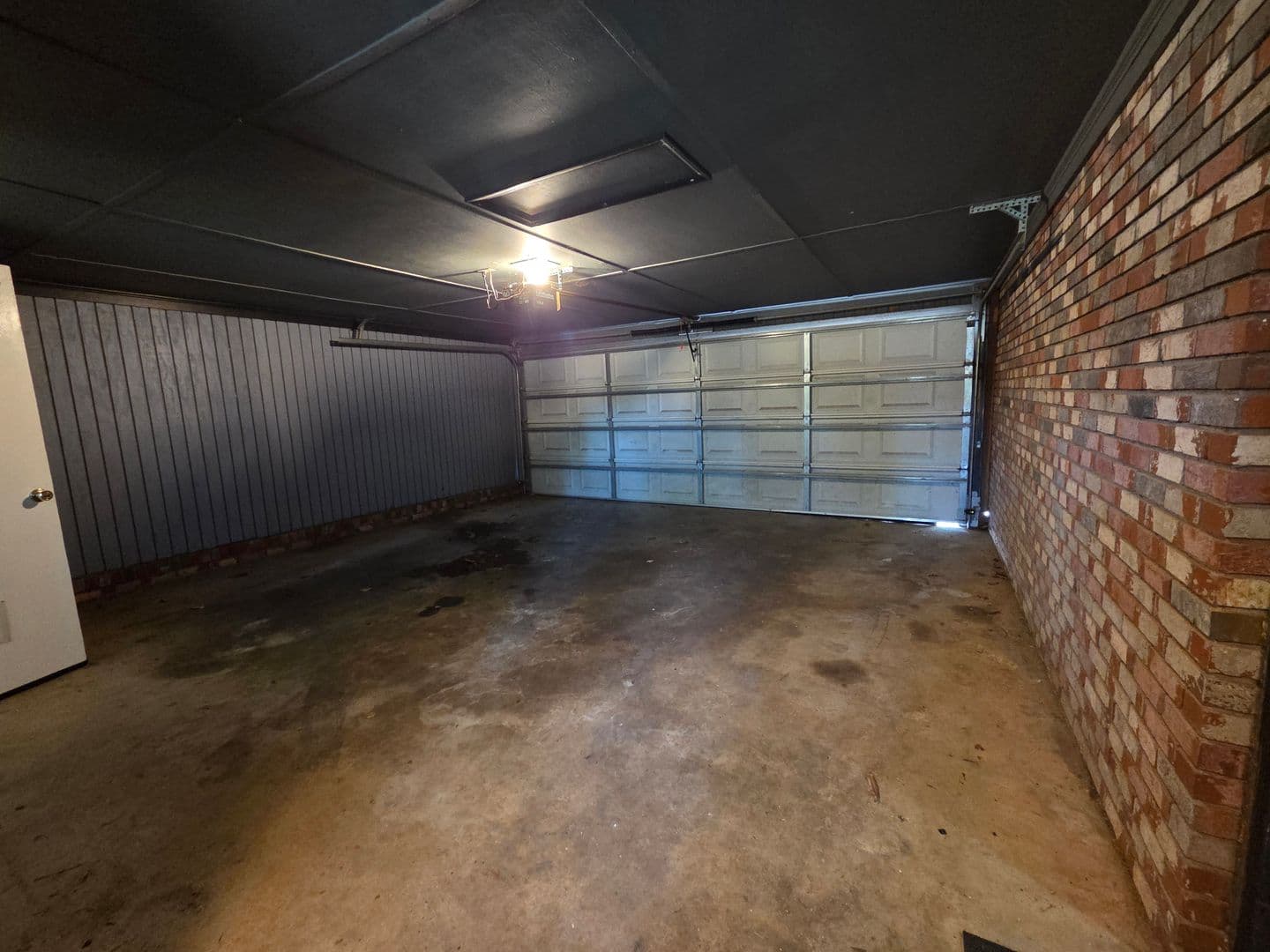 Athens House: 141 College Circle