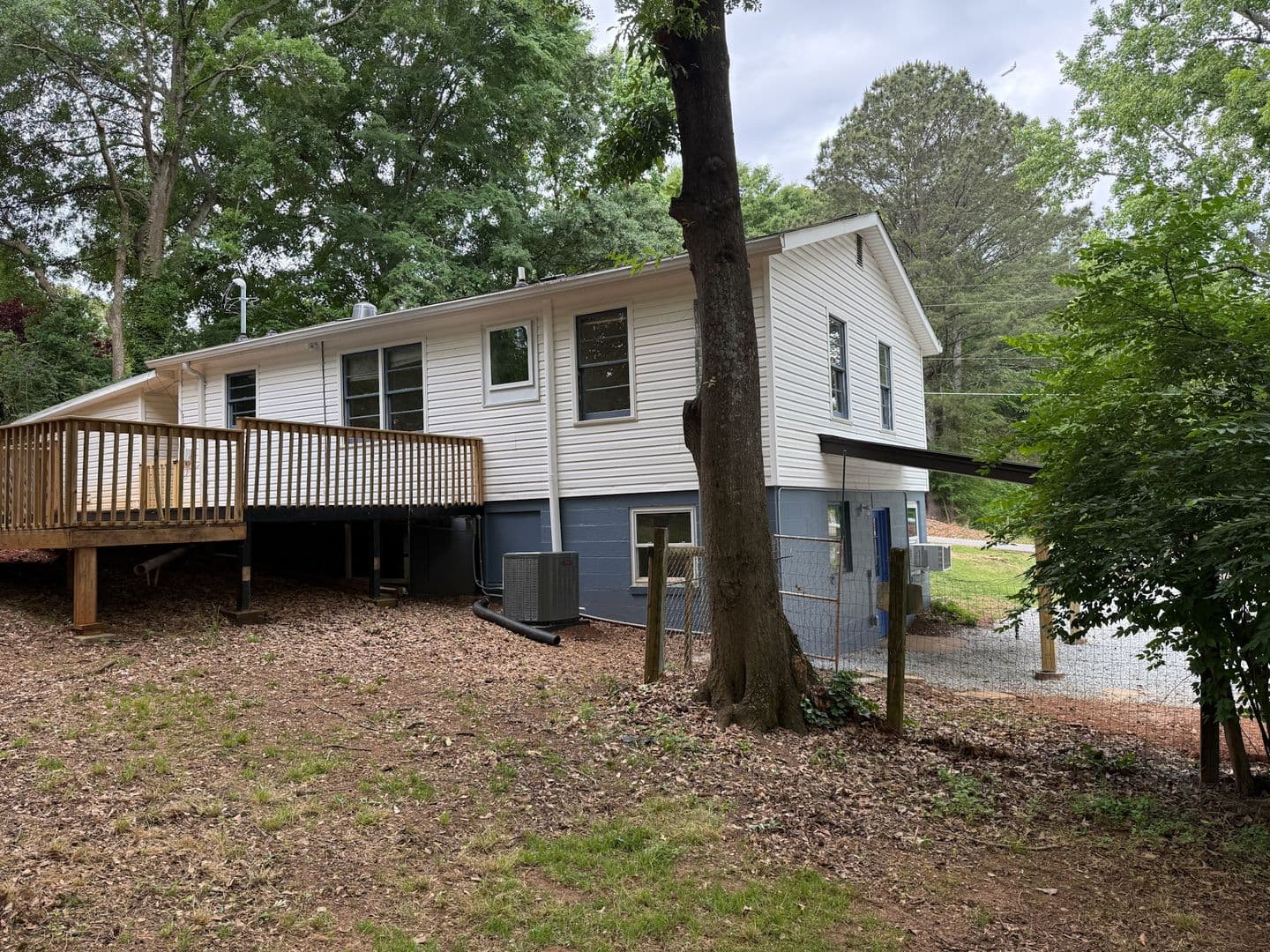 Athens House: 117 Johnson Dr.