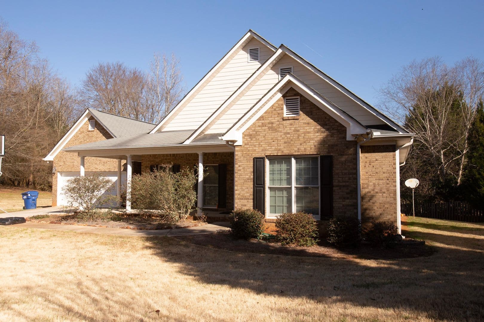 Athens House: 651 Lakeland Way