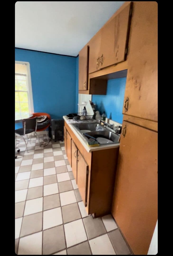Athens House: 350 Satula Avenue B
