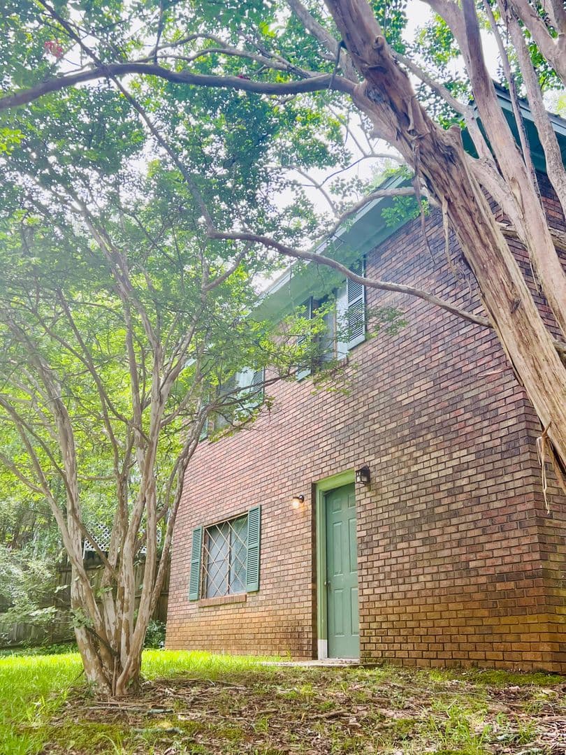 Athens House: 249 Barber St.