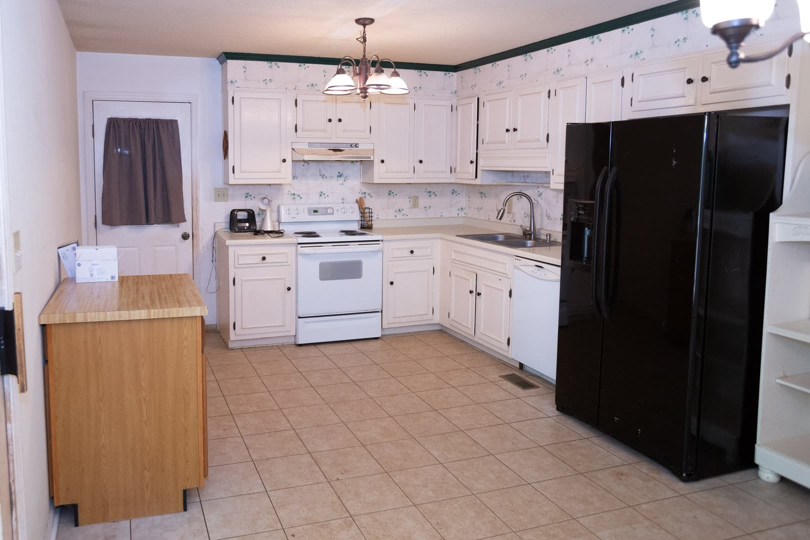Athens House: 225 Holcomb Dr.