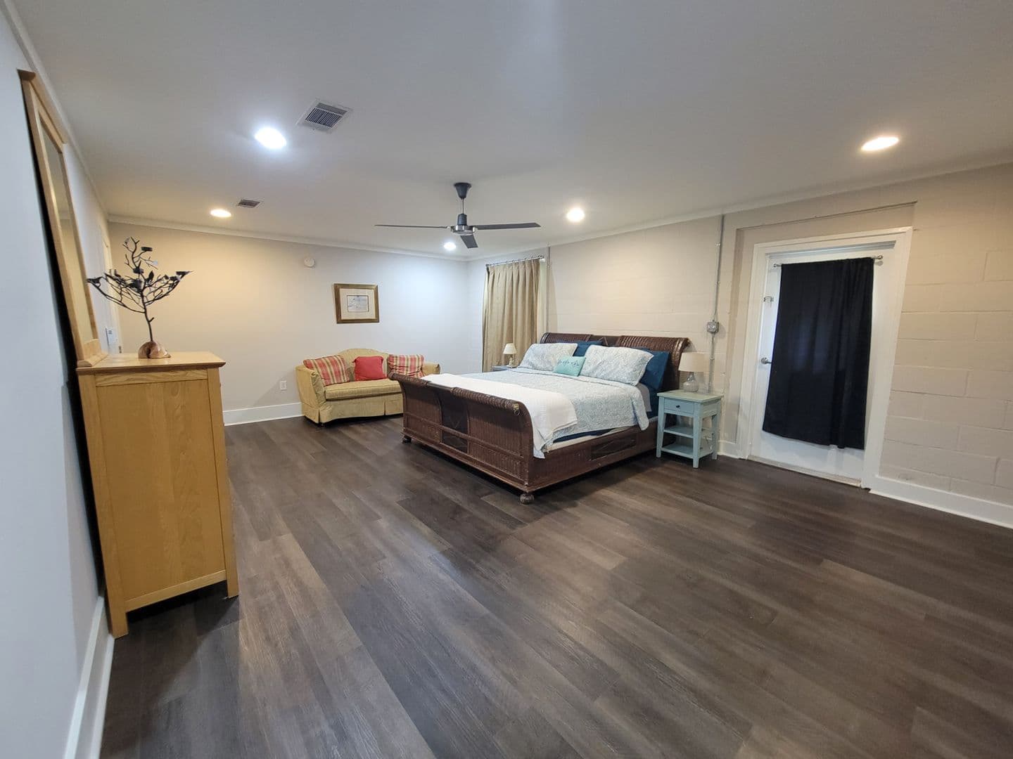 Athens House: 135 Boulevard