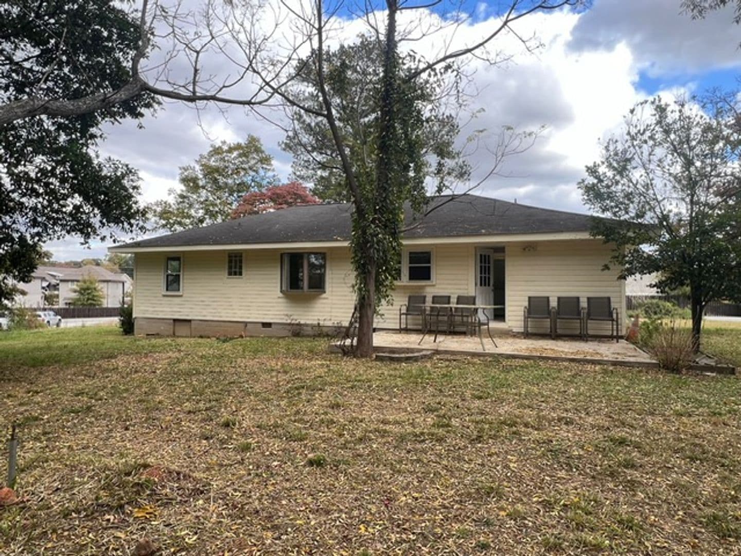 Athens House: 140 Kentucky Circle